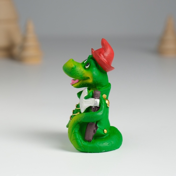 Сувенир полистоун Сувенир полистоун "Змей зелёный в форме" МИКС 4,5х4х6,5 см