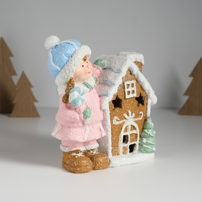 Сувенир керамика свет Сувенир керамика свет "Малышка в розовом наряде у пряничного домика" 15х8х16 см