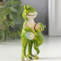 Сувенир полистоун "Лягушонок с малышом - возьми на ручки" 4х3,5х9 см