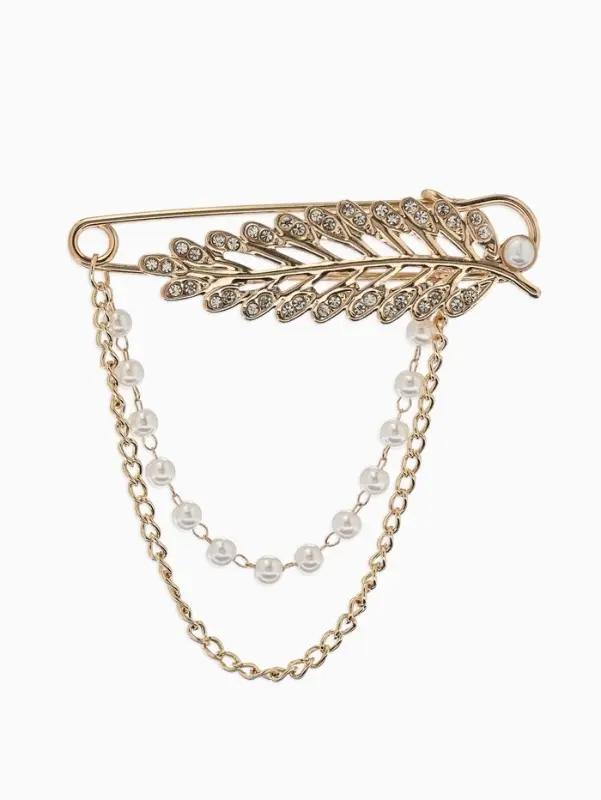 Булавка &laquo;Лист&raquo; в стразах, цепочка, жемчуг, L=7.5 см, цвет белый в золоте
