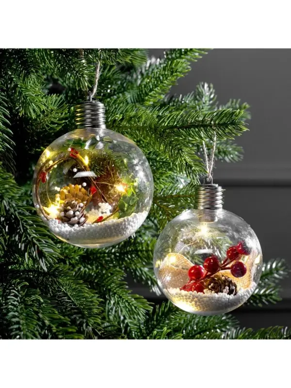 Набор ёлочных шаров &laquo;Ветка ели и ягоды&raquo;, 2 шт., d=10 см, 5 LED, от батареек, свечение тёплое белое