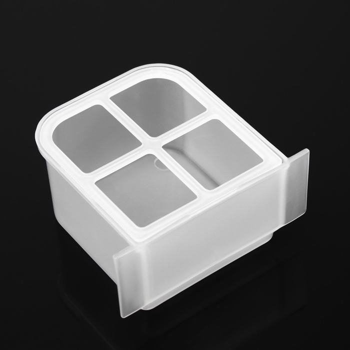 Кормушка для птиц внутренняя матовая с разделителем 9,6 х 8,8 х 5 см Кормушка для птиц внутренняя матовая с разделителем 9,6 х 8,8 х 5 см