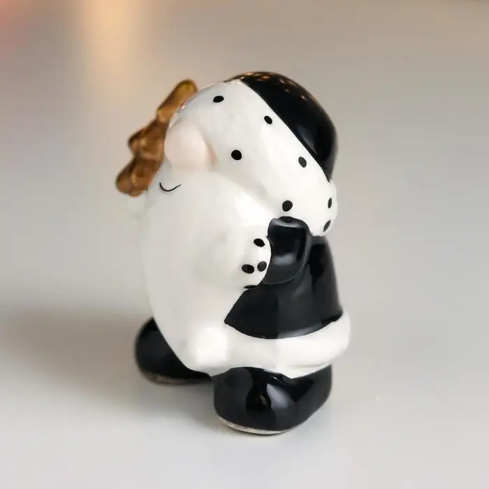 Сувенир керамика Сувенир керамика "Дедушка Мороз, чёрный кафтан и колпак в горох, золотая ёлочка" 7,8х7х6 см