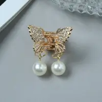 Крабик для волос &laquo;Милада&raquo;, белые бусинки, 2.5 см, золотистый