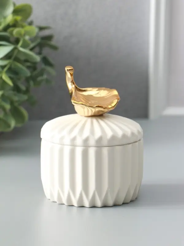 Шкатулка керамика Шкатулка керамика "Золотой лист Гинкго" белая 8х8х10 см
