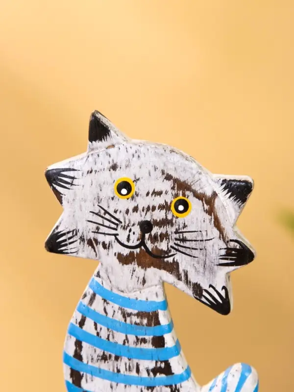 Календарь настольный "Полосатый кот" дерево 7х4х14 см, цв.  серо-голубой