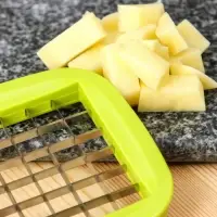 Овощерезка универсальная с контейнером Доляна Fresh Cook, 3 сменные насадки и пушер, 14.5&times;14.5&times;21 см, бело-зелёная