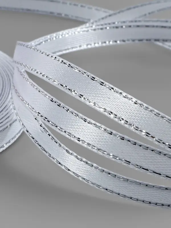 Лента атласная, с серебряным люрексом, 6 мм, 23&plusmn;1 м, белая №001