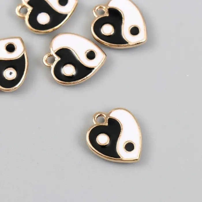 Металлический элемент, декоративная подвеска &laquo;Арт Узор. Сердце инь-ян&raquo;, эмаль, золото, 0.3&times;1.4&times;1.6 см
