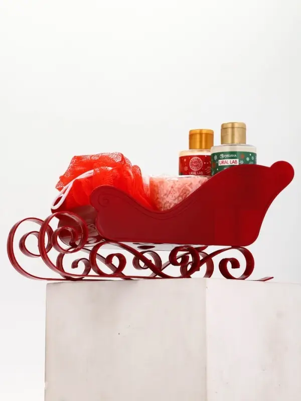 Подарочный набор новогодний в санях: гель для душа 2 шт., соль для ванны и мочалка, URAL LAB Подарочный набор новогодний в санях: гель для душа 2 шт., соль для ванны и мочалка, URAL LAB