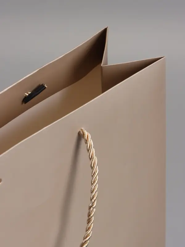 Пакет подарочный, белый, с бантом, 35 х 30 х 10 см