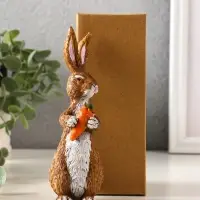 Сувенир полистоун "Кролик с морковью" 4,7х5х15 см Сувенир полистоун "Кролик с морковью" 4,7х5х15 см