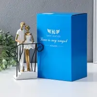 Сувенир полистоун "Парочка стоит на лестнице с перилами" бело-золотой 4,4х12,5х21 см