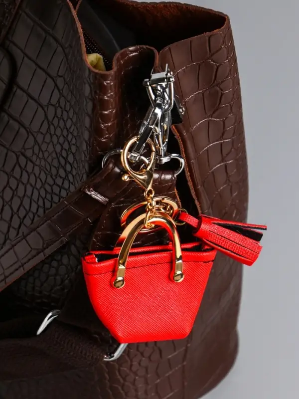 Брелок кожзам с карабином, с кистью Брелок кожзам с карабином, с кистью "Сумка тоут" красная 6,5х3х7 см