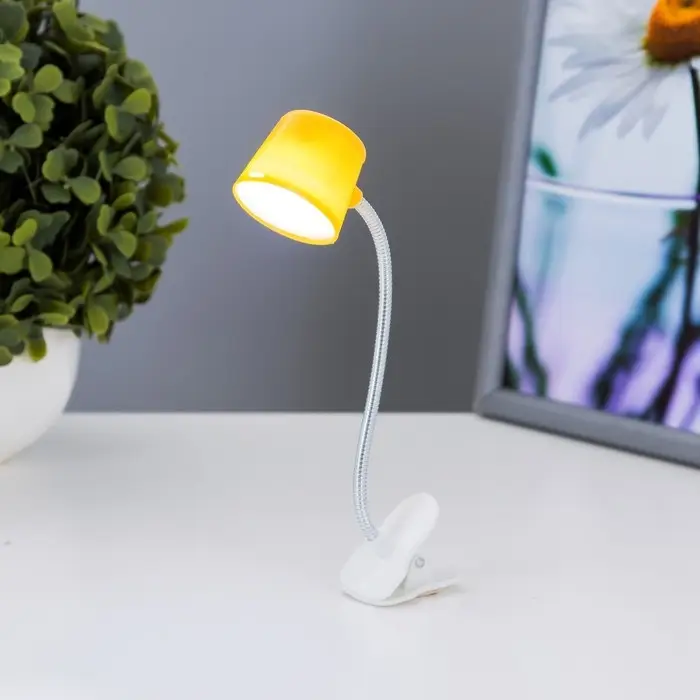 Лампа на прищепке LED "Прожектор" для чтения, от батареек МИКС 14х4х3,8 см RISALUX