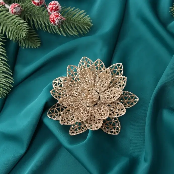 Набор ёлочных игрушек 3 шт. «Зимнее волшебство. Цветы блеск ажурные» пластик, на зажимах, 9 см, золото