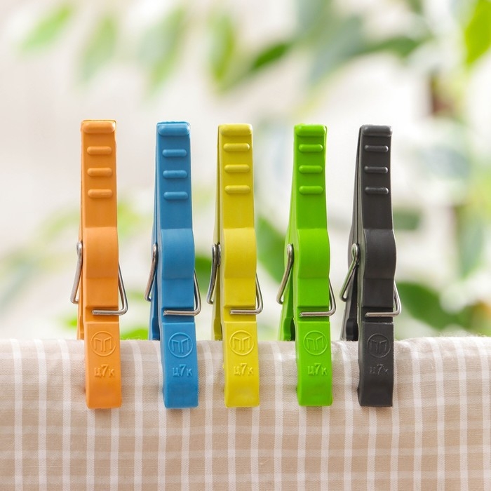 Прищепки бельевые на подвеске «Кубаночка», 8 см, 45 шт, цвет МИКС Прищепки бельевые на подвеске «Кубаночка», 8 см, 45 шт, цвет МИКС