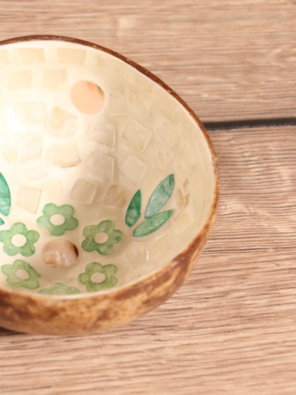 Чаша Чаша "Ягода" 14х14х6 см, кокос