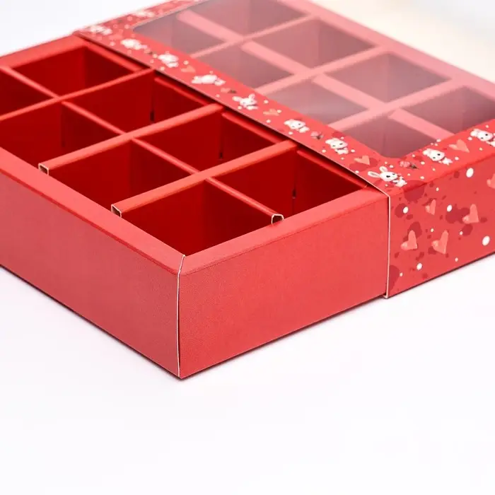 Коробка под 16 конфет, красная «Зайки» 17.7×17.7×3.8 см