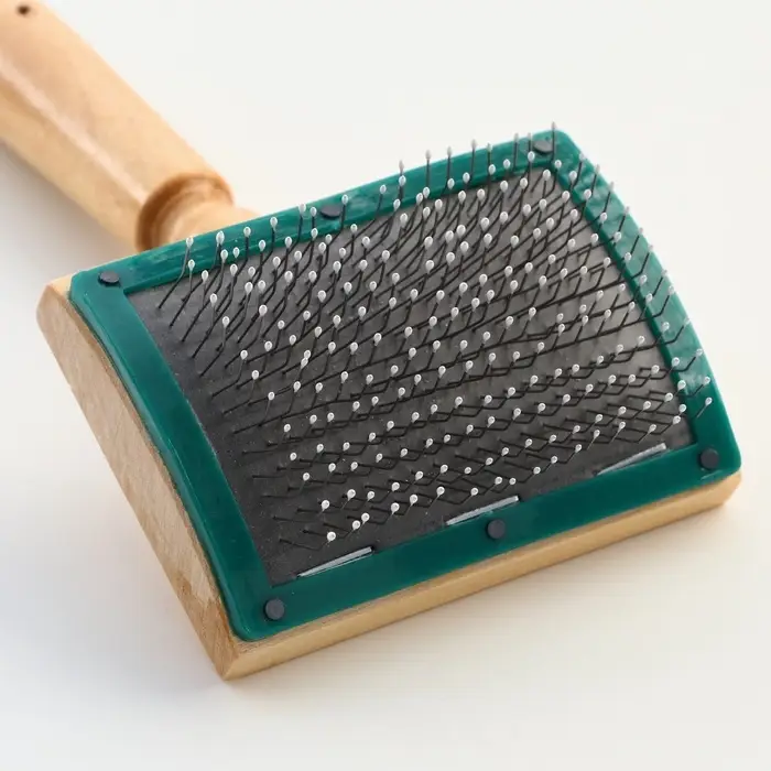 Щётка - пуходёрка, основание 70&times;50 мм, с каплями и рамкой, дерево