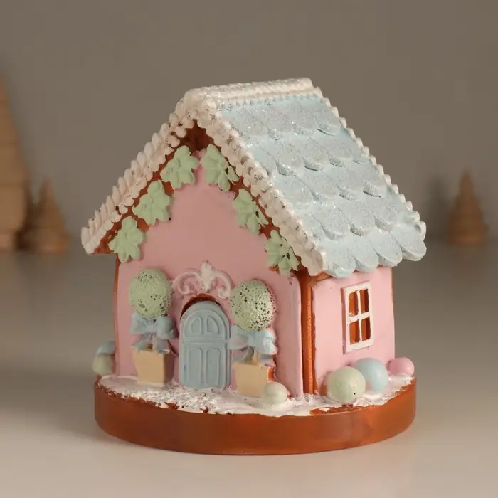Фигурка светящаяся &laquo;Пряничный домик с зеленью&raquo;, зефирный, 12.5&times;12.5&times;12.5 см