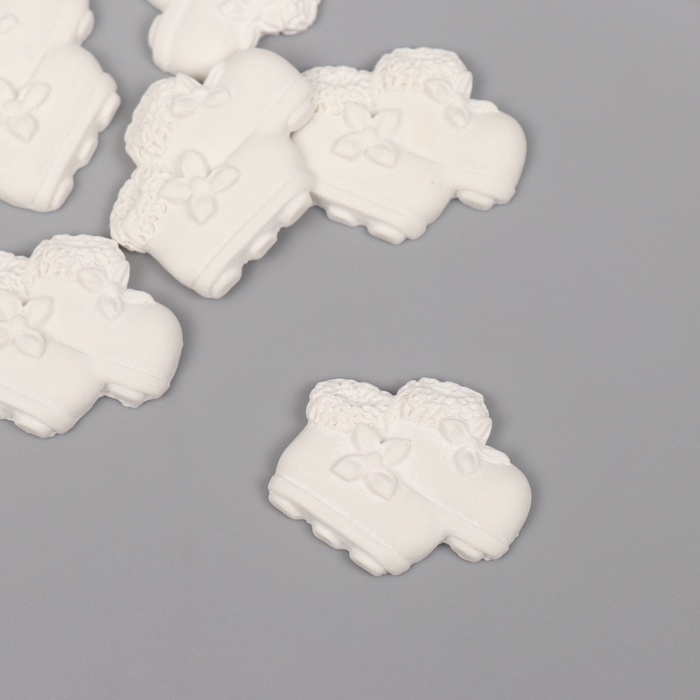 Декор для творчества полистоун Декор для творчества полистоун "Пинетки" белый набор 6 шт 3х2,7 см