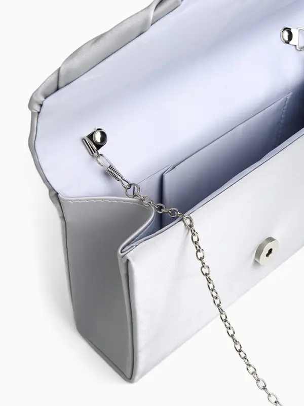 Сумка-клатч женская вечерняя на магните, на цепочке, с декоративной пряжкой, серебристая