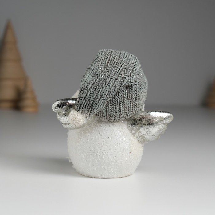 Сувенир полистоун Сувенир полистоун "Снеговик белый с серебристыми крыльями, в вязанном колпаке" 9х6х9 см