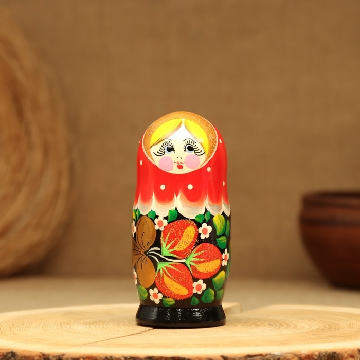 Матрёшка «Земляничка», красный платок, 3 кукольная, 10-12 см Матрёшка «Земляничка», красный платок, 3 кукольная, 10-12 см