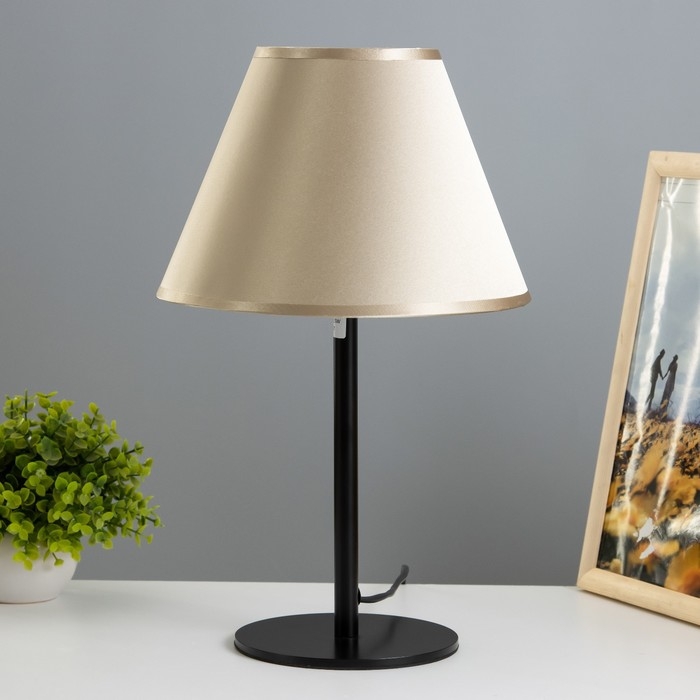 Лампа настольная Oliver 1х15Вт Е27 черный/шампань 25х25х40см RISALUX Лампа настольная Oliver 1х15Вт Е27 черный/шампань 25х25х40см RISALUX