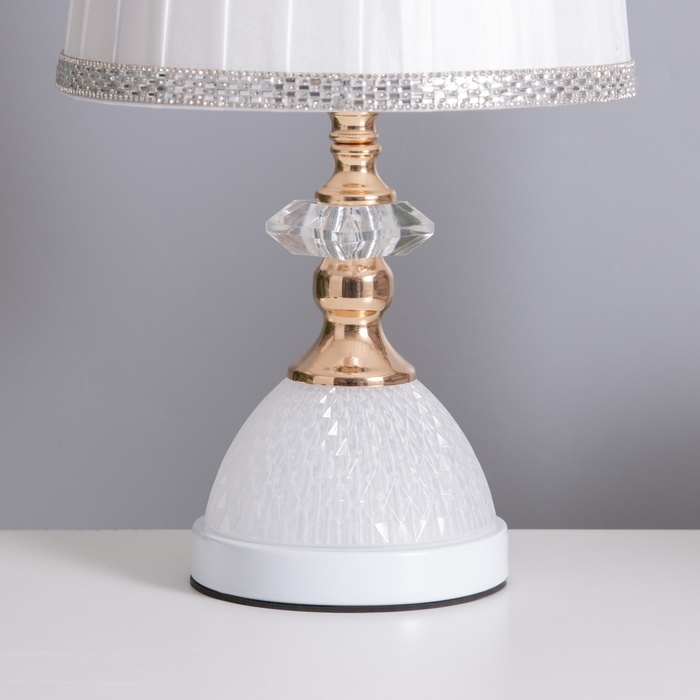 Лампа настольная  Лампа настольная "Ким" 1х40Вт Е27 1х5Вт LED белый/золото 23х23х40см