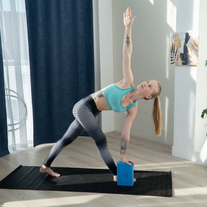 Блок для йоги Sangh, 23х15х8 см, цвет синий Блок для йоги Sangh, 23х15х8 см, цвет синий