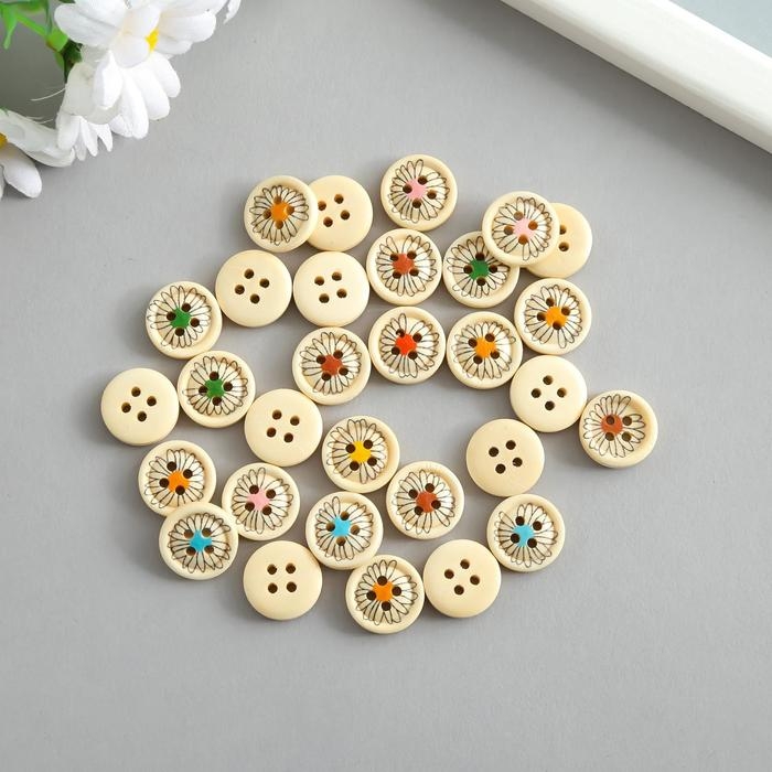 Пуговицы дерево для творчества 4 прокола Пуговицы дерево для творчества 4 прокола "Ромашка с яркой серединой" н-р 30шт 1,5х1,5х0,3 см