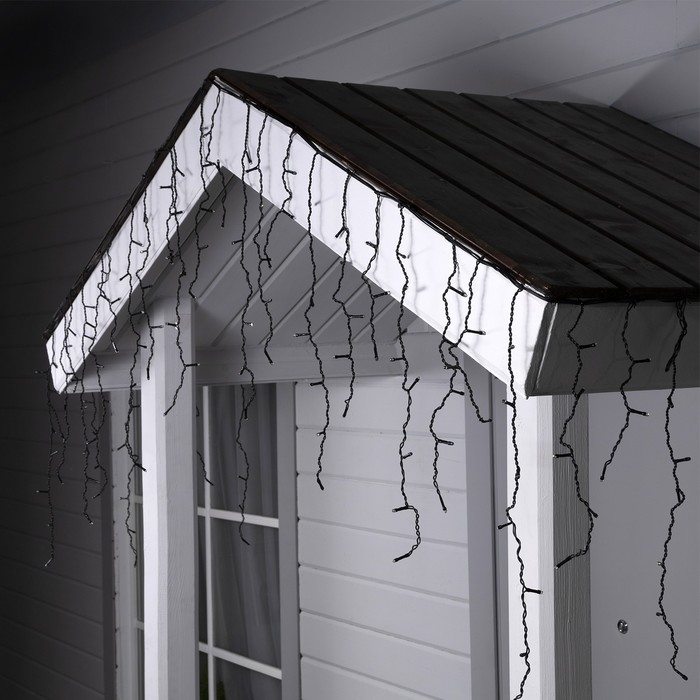 Гирлянда «Бахрома» 3 × 0.6 м, IP44, УМС, тёмная нить, 160 LED, свечение бело-синее, мигание, 220 В Гирлянда «Бахрома» 3 × 0.6 м, IP44, УМС, тёмная нить, 160 LED, свечение бело-синее, мигание, 220 В