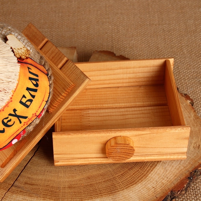 Домовой Харитоныч Домовой Харитоныч "Всех благ", на сундуке, 24 х 14 см, микс