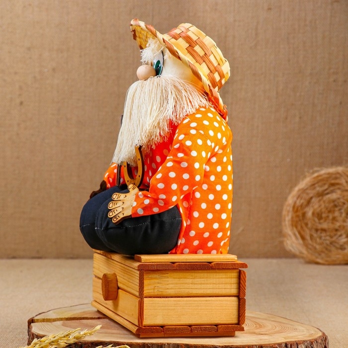 Оберег - домовой Оберег - домовой "Берендей в шляпе, сидит на сундуке", h = 32 см, микс