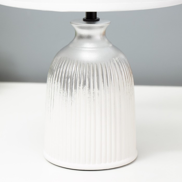 Настольная лампа Настольная лампа "Ганна" Е14 40Вт белый 22,5х22,5х34см RISALUX