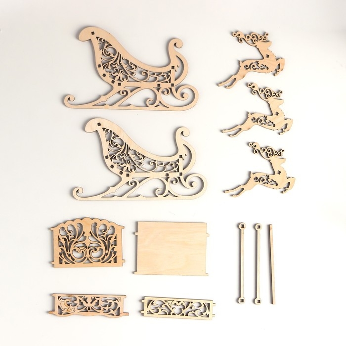 Сувенир  Сувенир "Сани" 18х10х11 см Олень 9,5 х 8 см (набор 12 деталей)