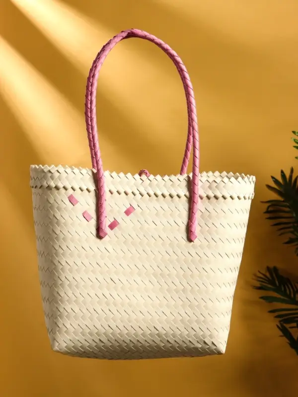 Сумка плетёная на застёжке «Девочка с букетом», 40×10×55 см, пластик, бело-розовая Сумка плетёная на застёжке «Девочка с букетом», 40×10×55 см, пластик, бело-розовая