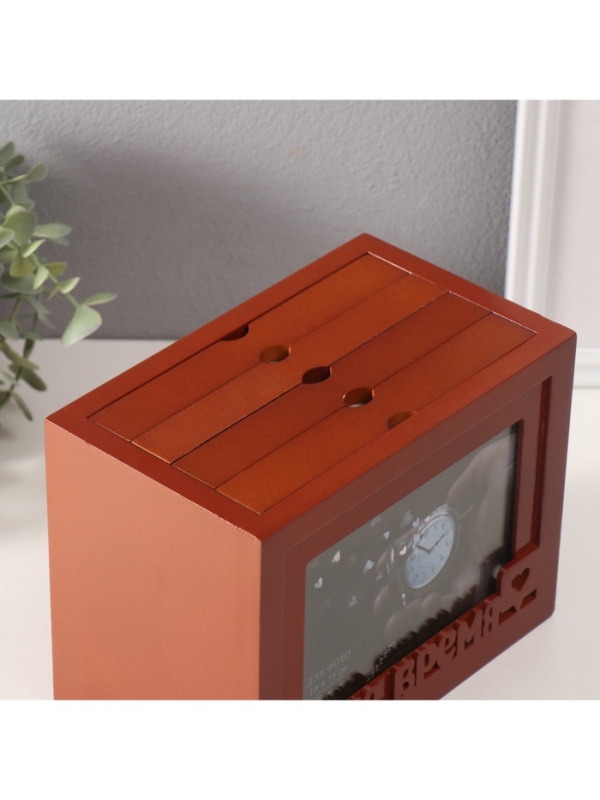 Фотоархив на 96 фото 10х15 см + рамка 10х15 см "Наше время" красное дерево 20х15х12 см