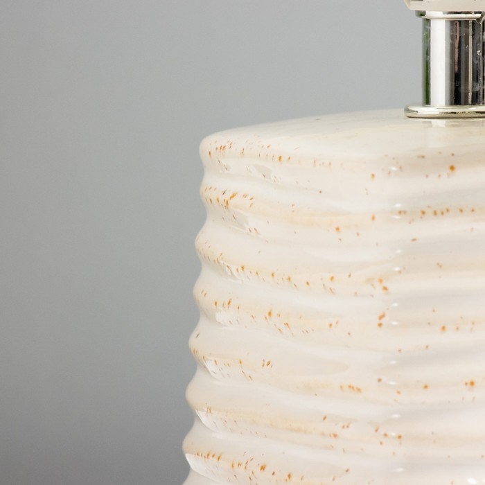 Настольная лампа Настольная лампа "Синбола" E14 40Вт бежевый 14х14х26,5 см RISALUX