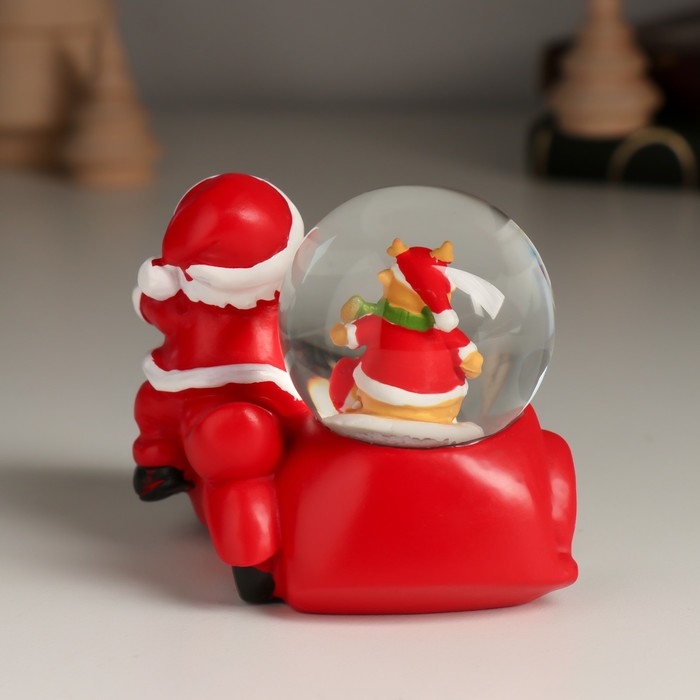 Сувенир полистоун водяной шар Сувенир полистоун водяной шар "Дед Мороз на мотоцикле с коляской" МИКС 7,5х8,2х7 см