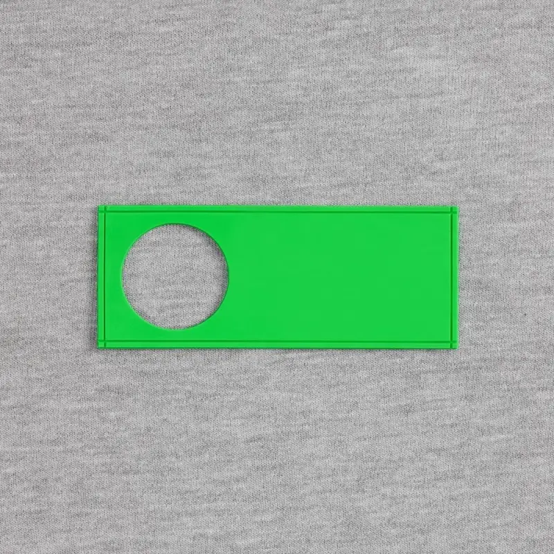 Лейбл из ПВХ с вырубкой «Круг», зеленый неон Лейбл из ПВХ с вырубкой «Круг», зеленый неон