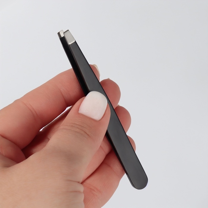 Пинцет прямой, широкий, 9,5 см, цвет чёрный Пинцет прямой, широкий, 9,5 см, цвет чёрный