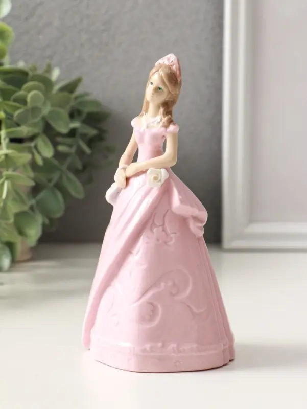 Фигурка керамика &laquo;Леди в розовом платье с сумочкой&raquo;, 6.6&times;7.5&times;14.8 см