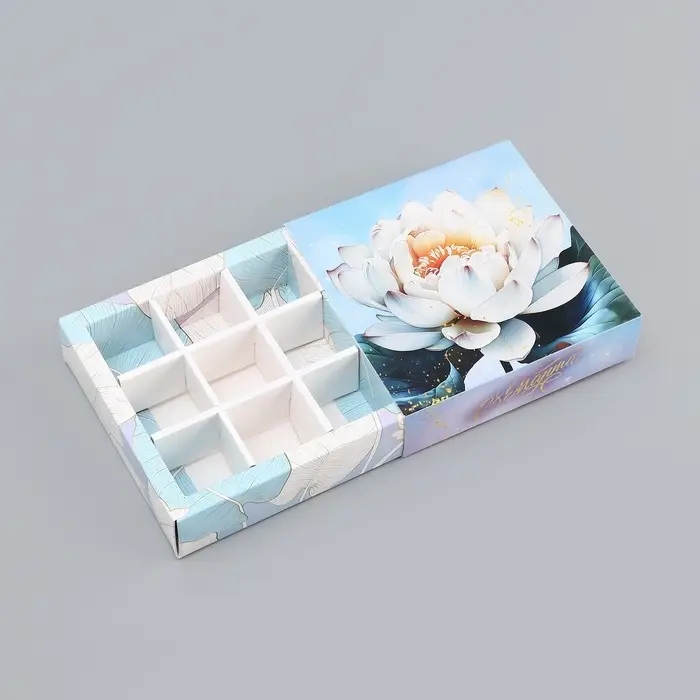 Коробка для конфет с обечайкой 9 шт. без окна &laquo;С 8 марта&raquo;, 13.7&times;13.7&times;3.5 см