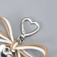 Брелок на карабине "Двойной бант с сердцем" бежево-белый 14х9х1,5 см