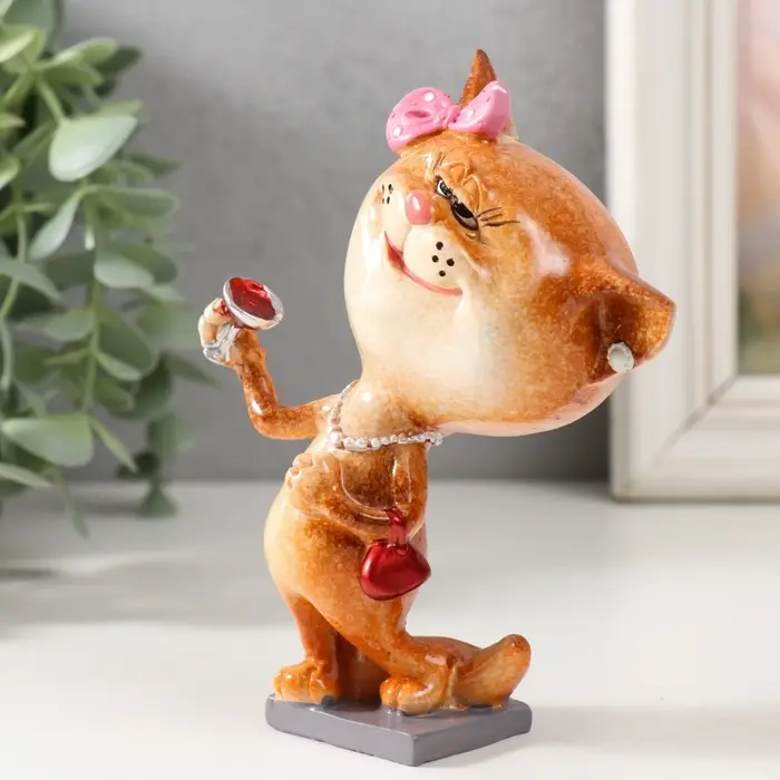 Фигурка полистоун лак &laquo;Кошечка с бокалом&raquo;, 8.3&times;6.2&times;13.8 см