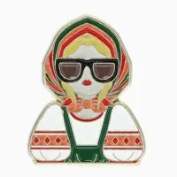 Значок"Русская красавица" в косынке, цветной в золоте