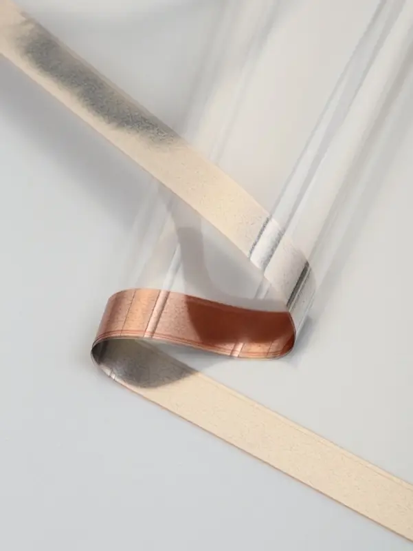 Плёнка для цветов &laquo;Полоса с окном&raquo;, белая с золотыми, 57&times;57&plusmn;2 см